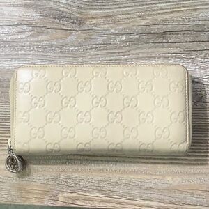Gucci Cream  Zip Around Wallet